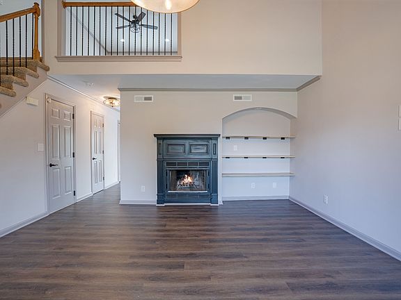 3rd image of 12 Magnolia Sq