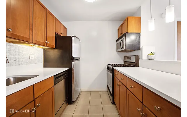 Sold by Douglas Elliman | media 16