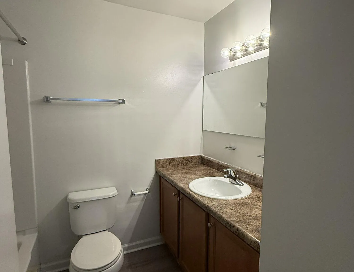 2 bed, 1.0 bath, 988 sqft, $1,225 — Photo 4