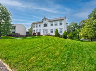 107 Westwind Dr, Coraopolis, PA 15108