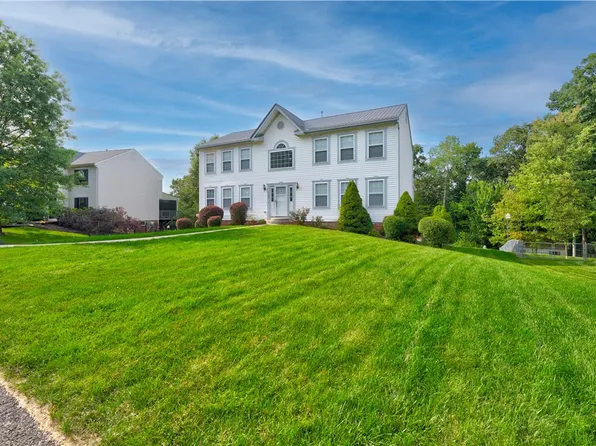 107 Westwind Dr, Coraopolis, PA 15108