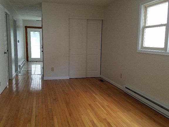 4th image of 933 Brock St