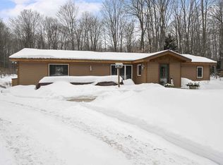 8218 S Pleasantview Rd, Harbor Springs, MI 49740