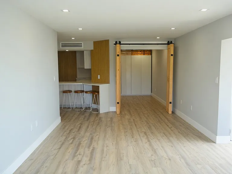 550 Ocean Dr #5D — Photo 3
