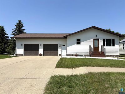 421 E 2nd St, Miller, SD, 57362