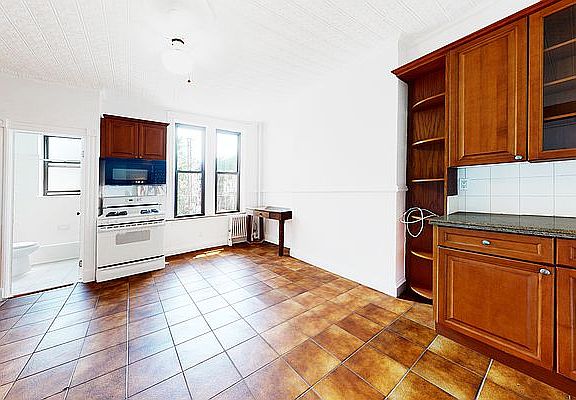 3rd image of 505 Henry St #3B