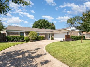 15515 Leavalley Cir, Dallas, TX 75248