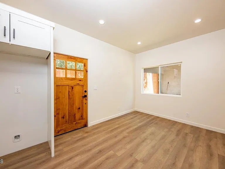 3246 Altura Ave #B — Photo 4