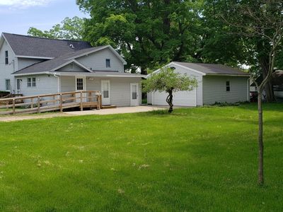 93 S 6th Ave, Fruitport, MI, 49415