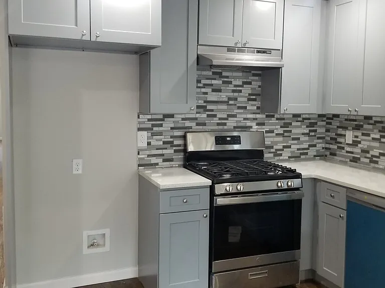 224 S 6th St #1 — Photo 13