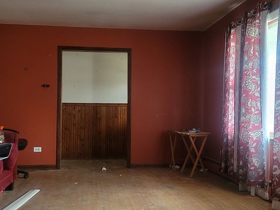 5th image of 927 Walter St