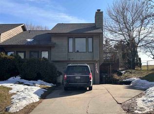 2076 S Ridge Dr, Coralville, IA 52241