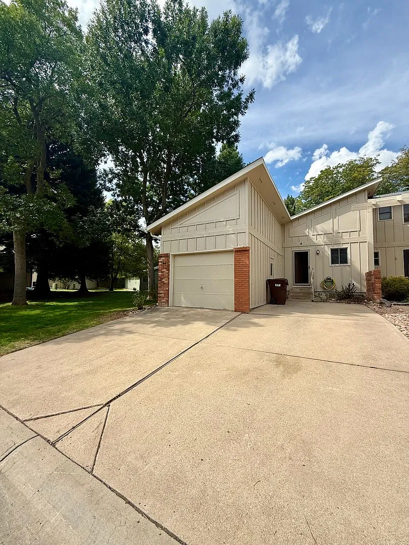 New Carpet Two Bedroom, One Bathroom Condo In Fort Collins — Photo 2
