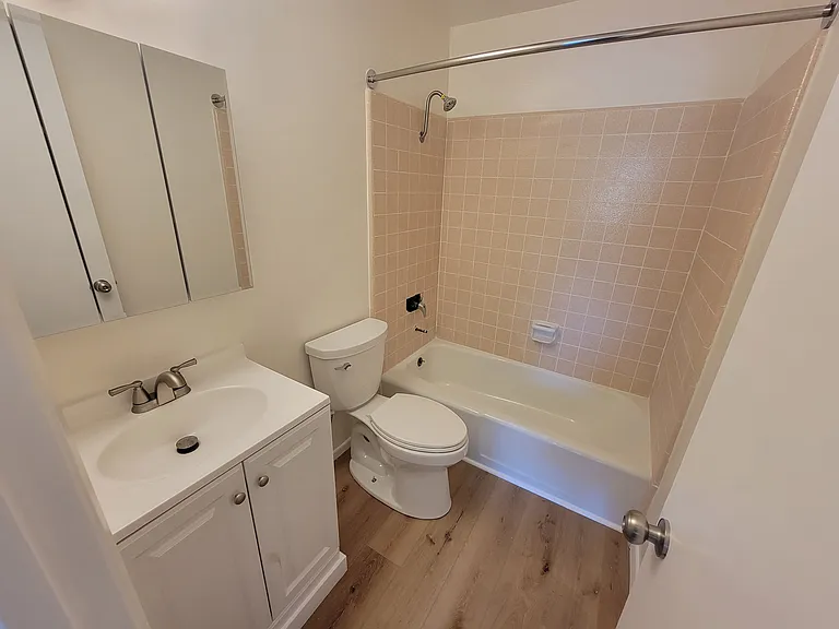 13530 Leadwell St #5 — Photo 8