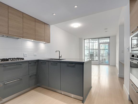 5th image of 7388 Kingsway #901