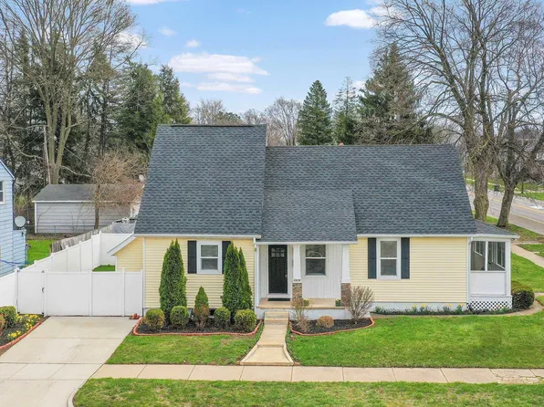 1010 Stanfield St, South Bend, IN 46617