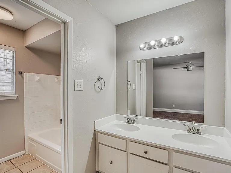 6610 Rowell Ct — Photo 16