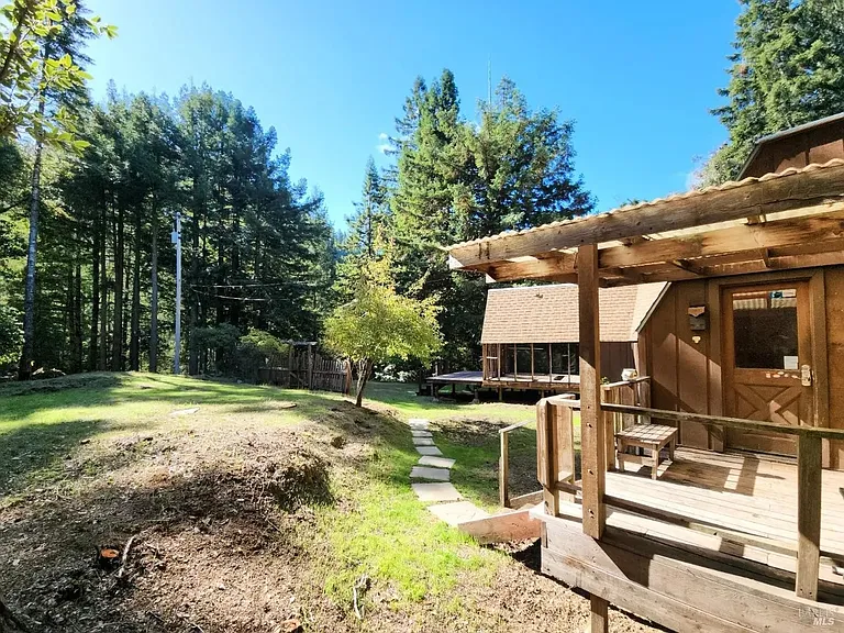 8080 Surprise Valley Rd — Photo 15