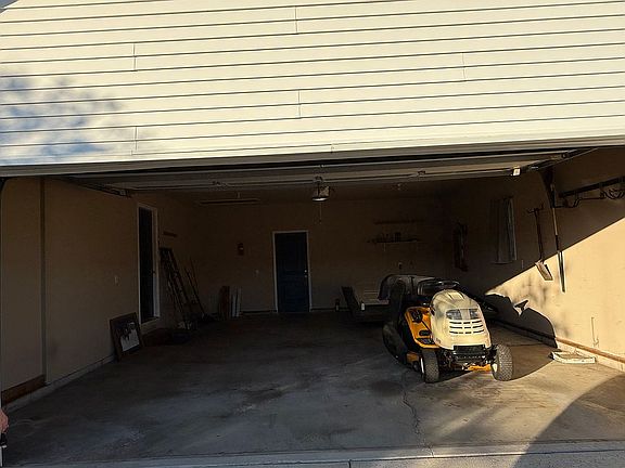5th image of 325 Forsythia St SE