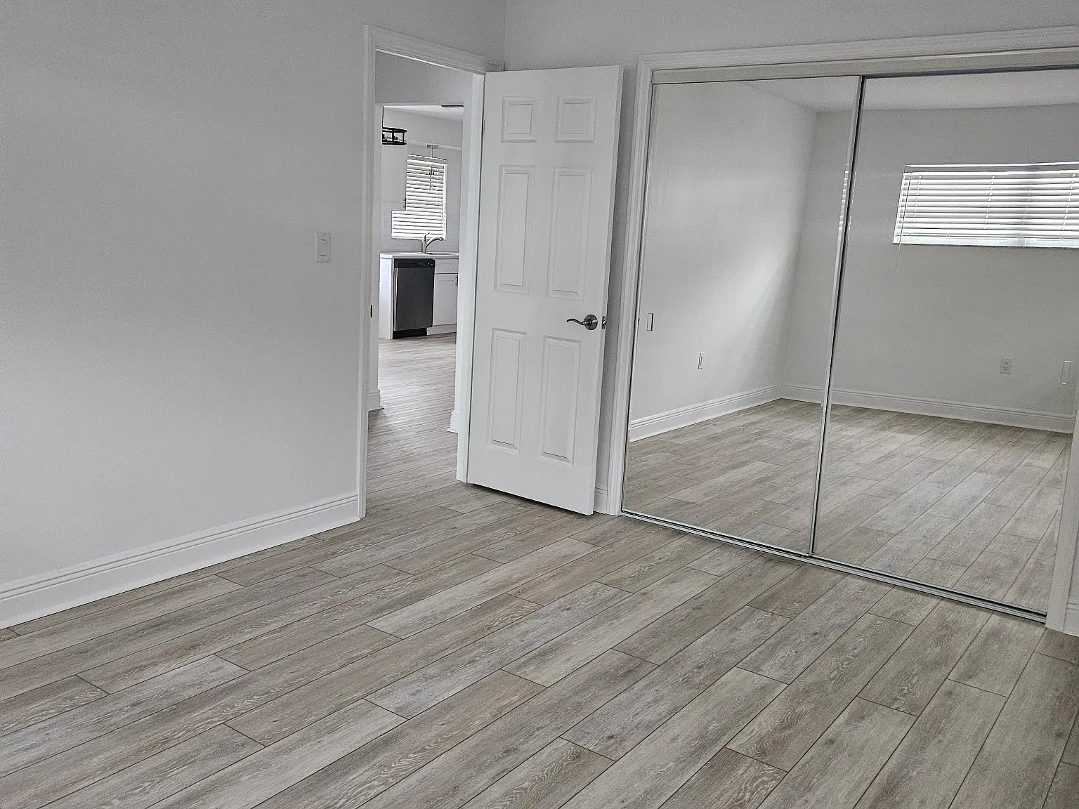 2 bed, 1050 sqft, $2,500 — Photo 2