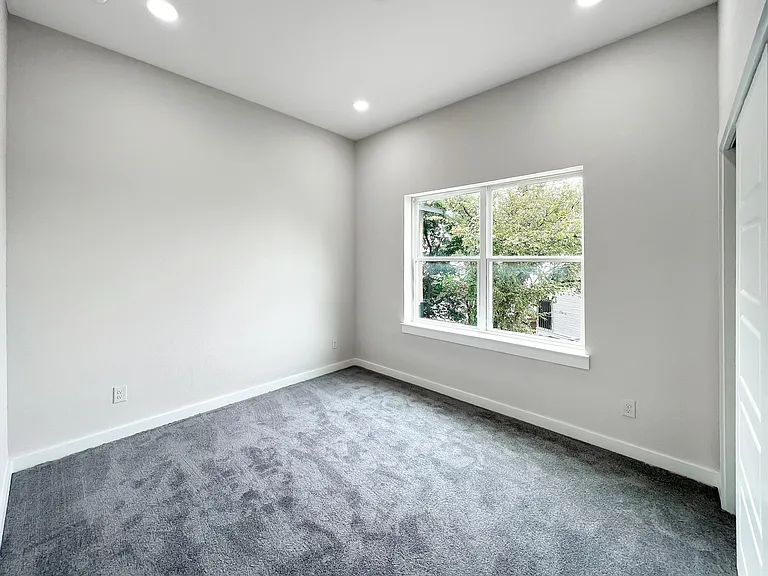 100 Lewis St — Photo 13