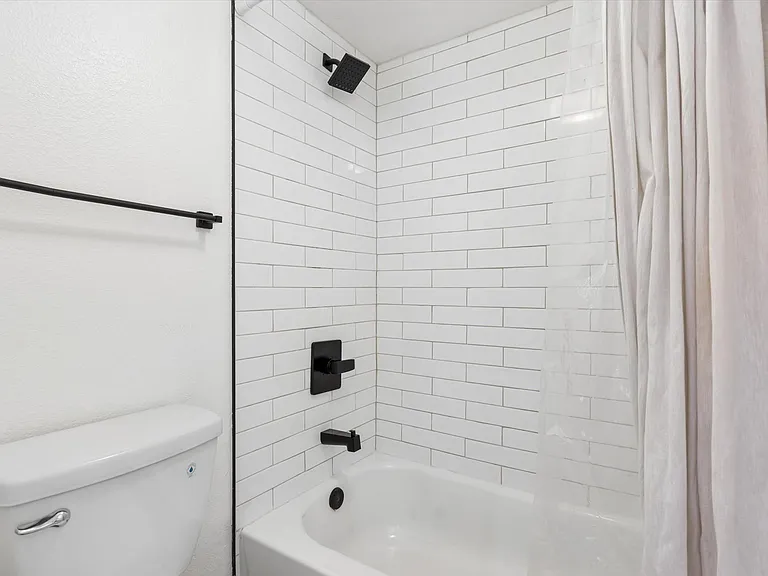 935 Broadway #211 — Photo 8