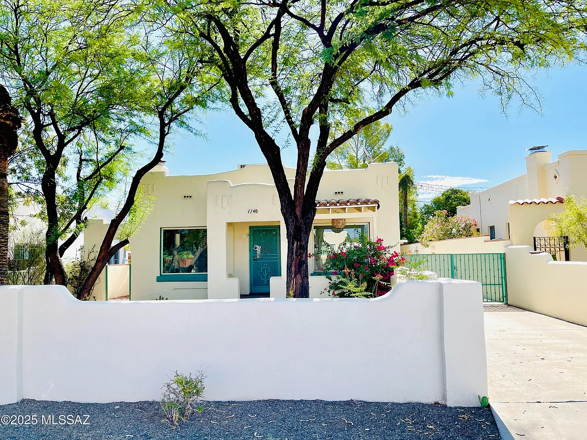 Building Photo - 1140 N Plumer Ave