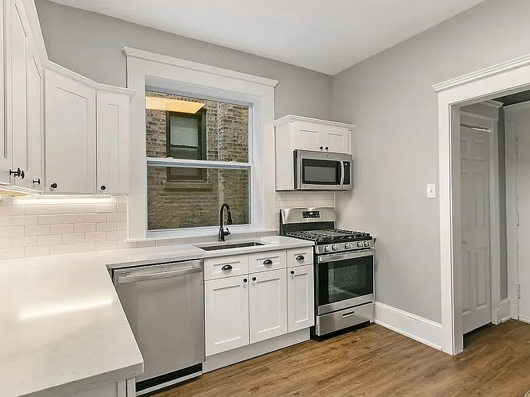 633 W Barry Ave #2I — Photo 8