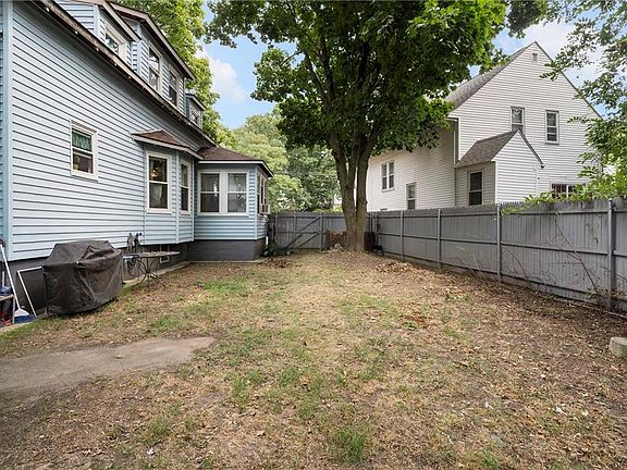 4th image of 148 Fruit Hill Ave