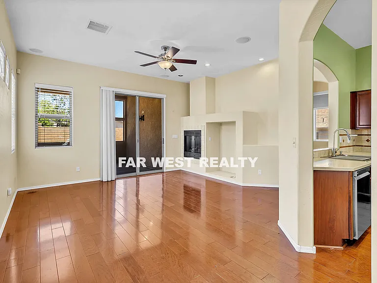 6728 E Voltaire Dr — Photo 3