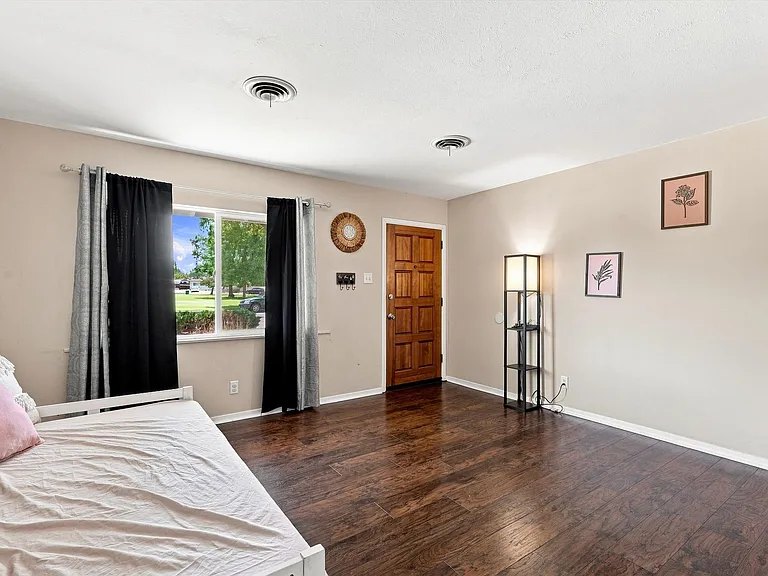 3707 Comanche Rd NE — Photo 6