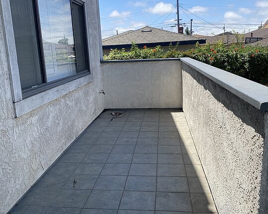 5th image of 14621 S Berendo Ave APT 7