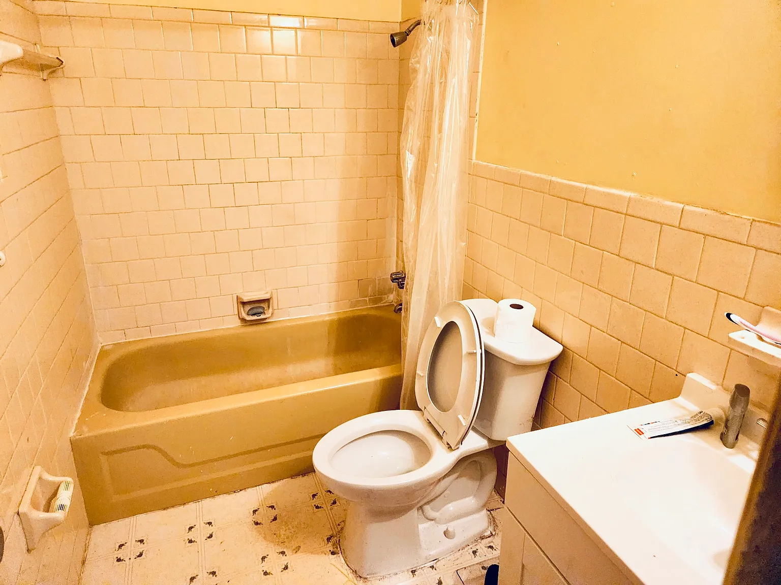 4 bed, 1800 sqft, $1,800 — Photo 2