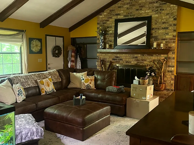 103 Cherokee Dr — Photo 2