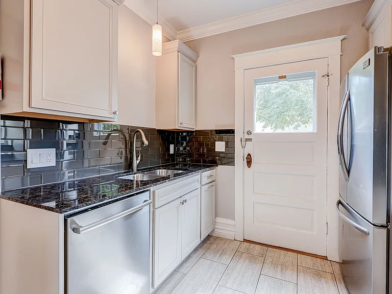 1420 S Clarkson St — Photo 17