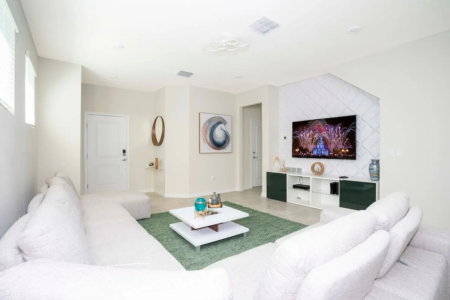 5 bed, 5.0 bath, 2583 sqft, $7,011 — Photo 1