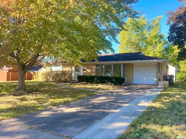 2703 N Golf Dr, Peoria, IL 61604