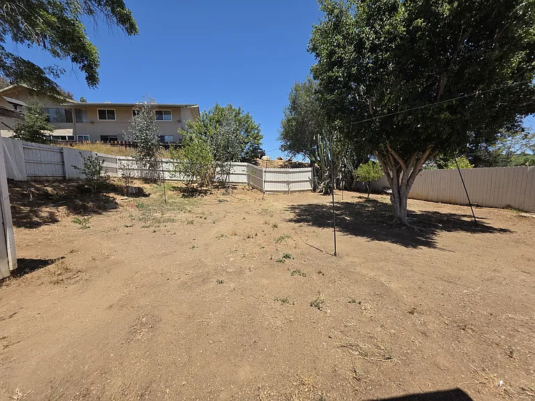 215 Almond St — Photo 32