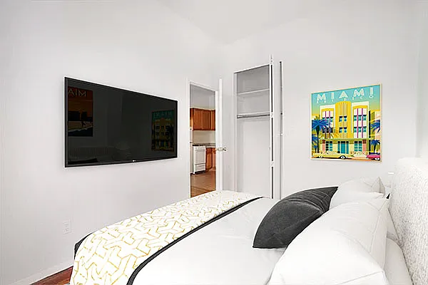 Rented by Waldstar Real Estate LLC | media 18