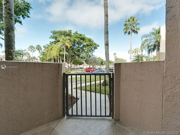 4th image of 7422 Fairfax Dr #101
