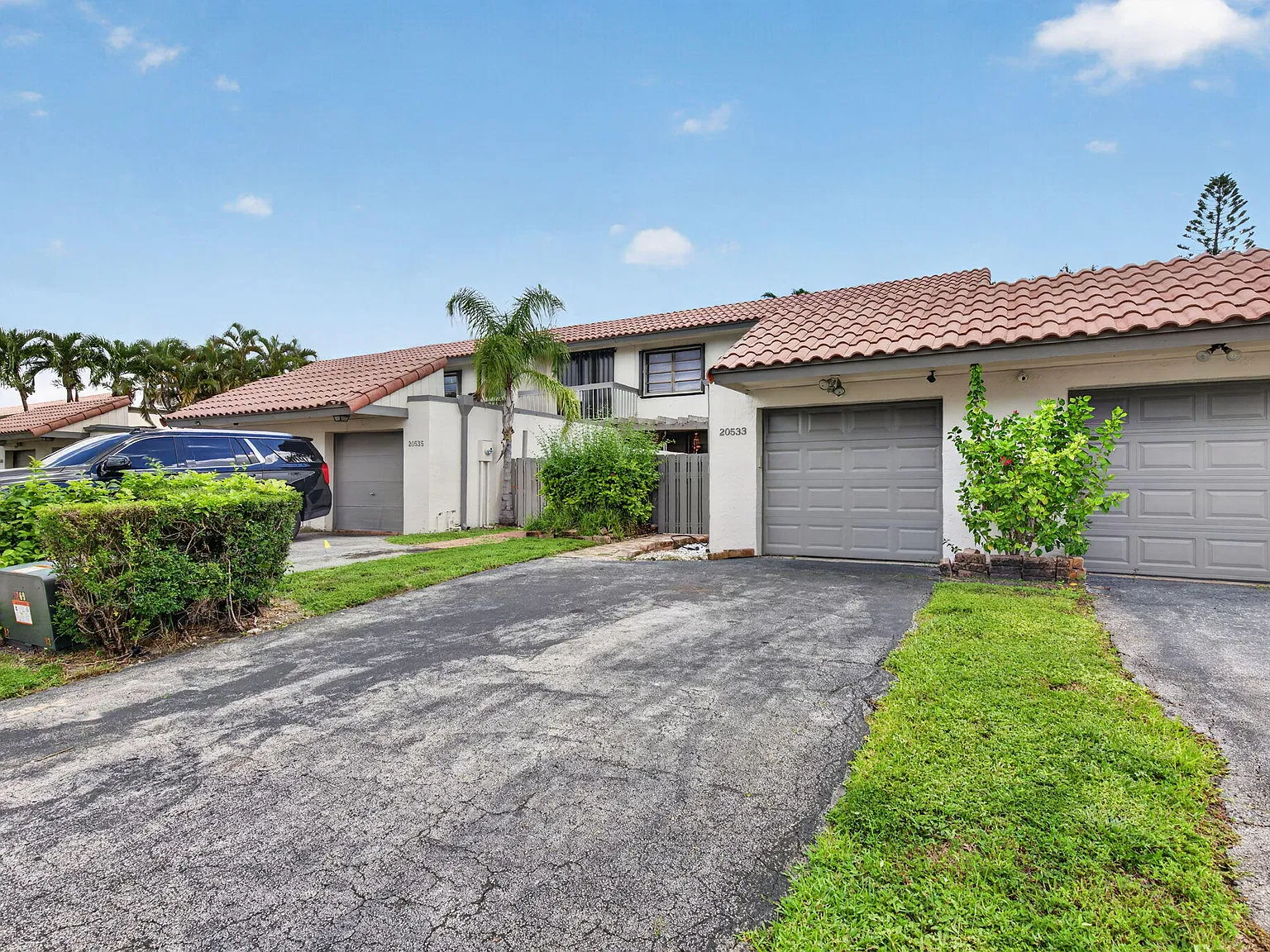3 bed, 2.5 bath, 2070 sqft, $5,000 — Photo 2