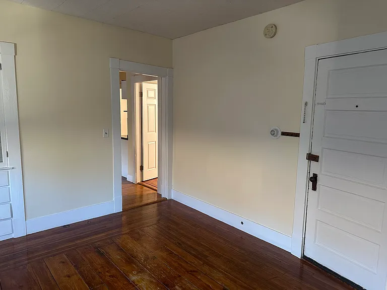 134 1/2 Kinsley St #2 — Photo 2