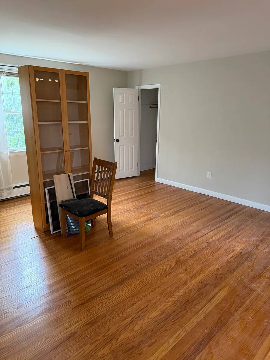 Building Photo - 8125 Ryers Ave #1