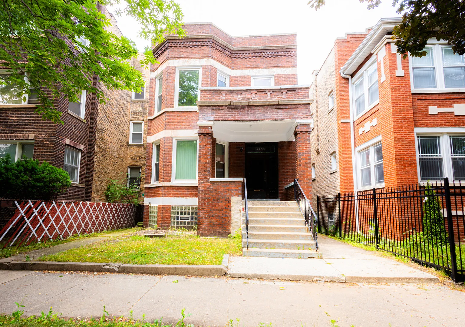 3 bed, $2,200 — Photo 1