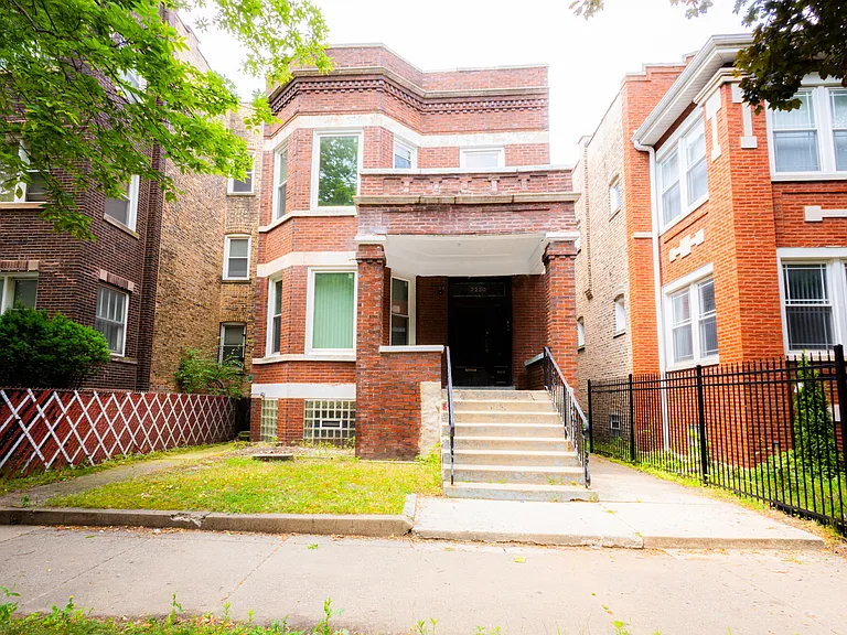 7250 S King Dr #1 — Photo 1