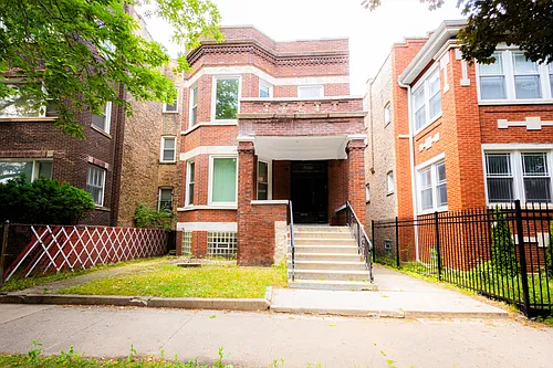 7250 S King Dr #1 Photo 1