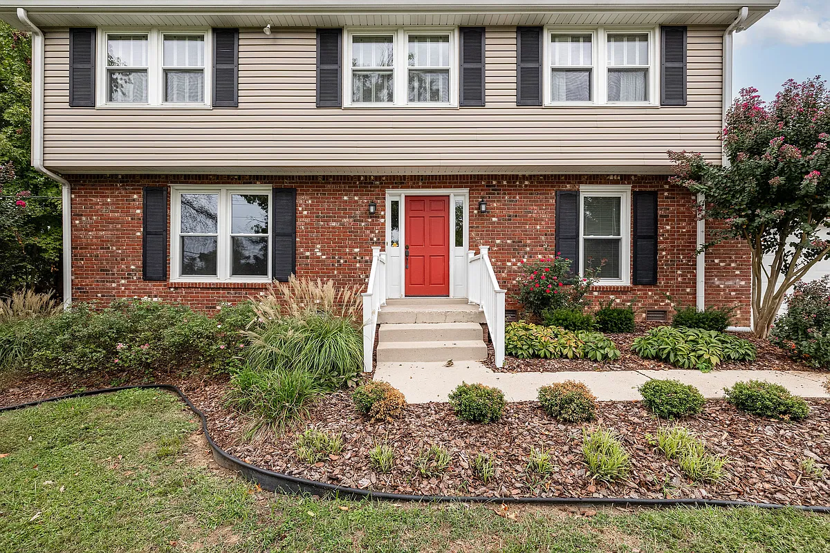 Welcome home! - 924 Saundersville Ferry Rd