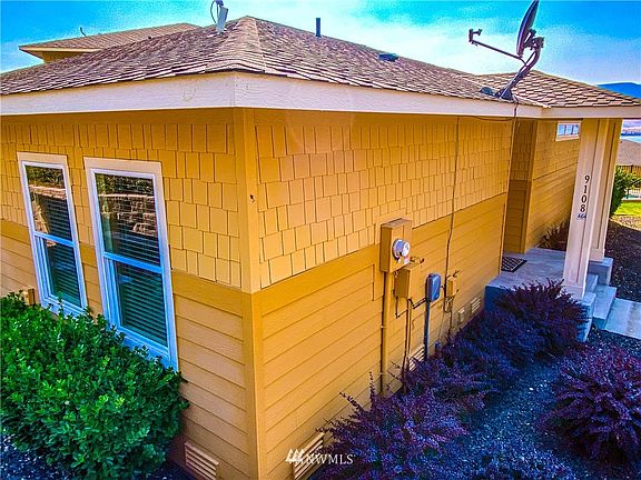 Front of unit well landscaped by HOA