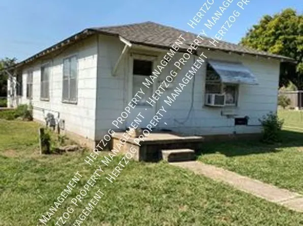 1316 S 8th St, Ponca City, OK 74601