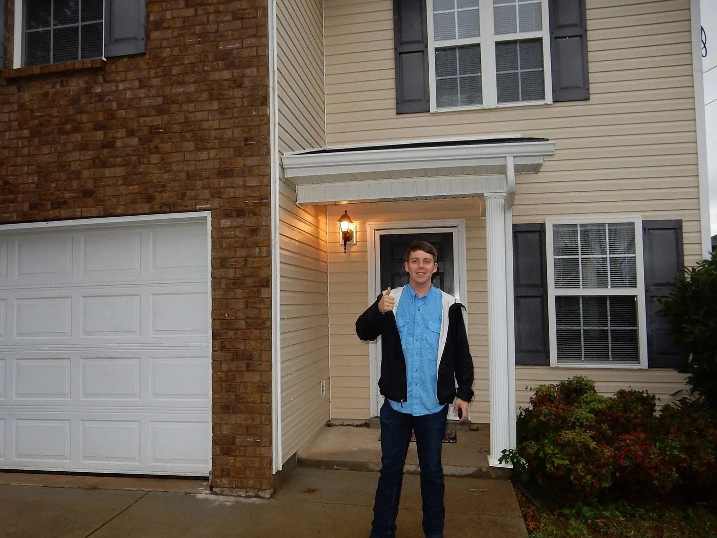 Nice three bedroom 2 1/2 bath with Garage on level lot in Laverne Tennessee — Photo 4